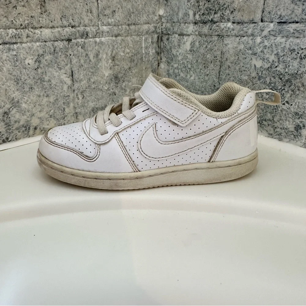 Nike Low White Basketball Shoes Size kids 11C